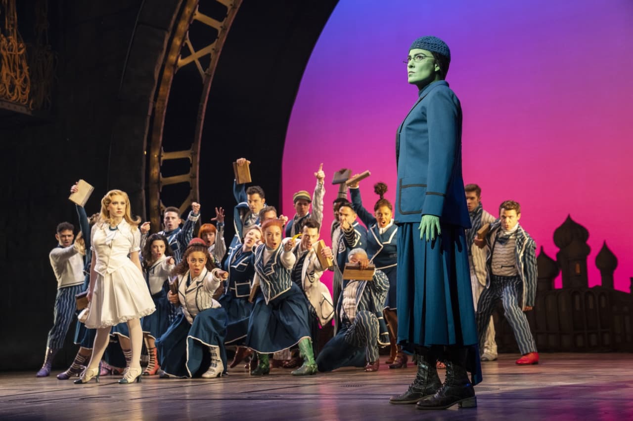 Wicked Broadway Show Ticket in New York - image 6